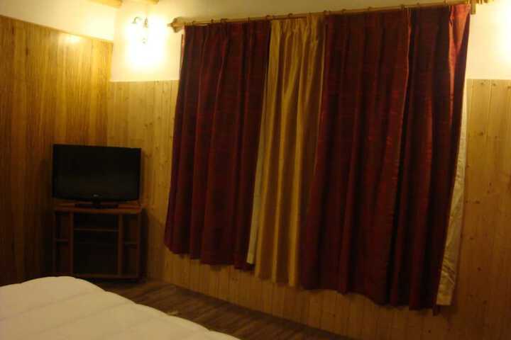 Room 6 of 43