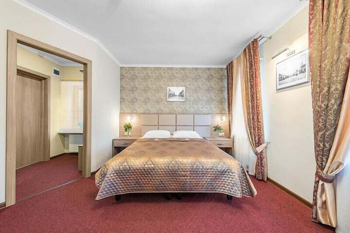 Room 11 of 33