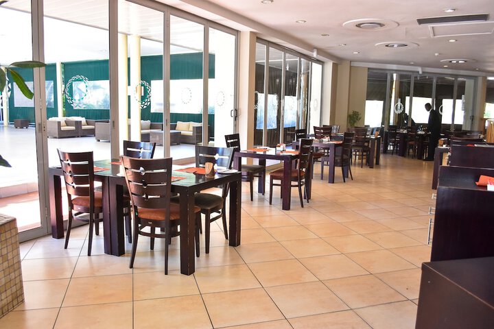 Dining 76 of 120