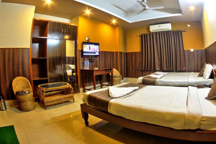 Room 13 of 33