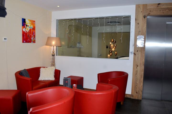 Lounge 45 of 51