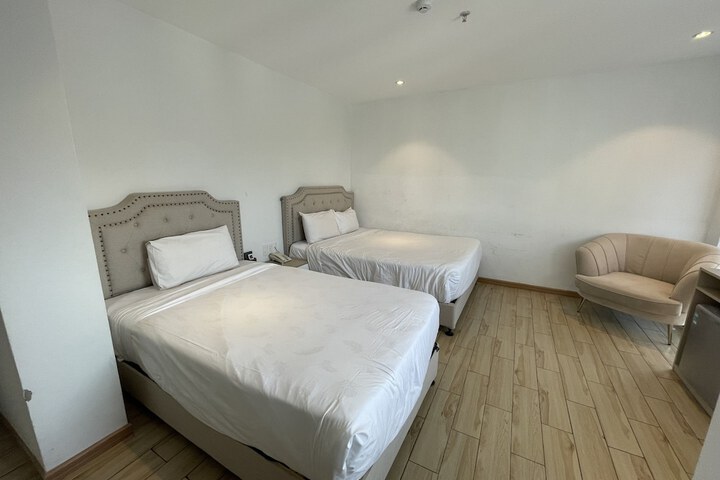 Room 2 of 8