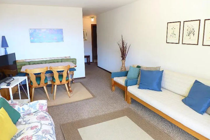 Room 8 of 12