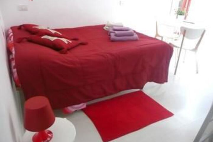 Room 7 of 12