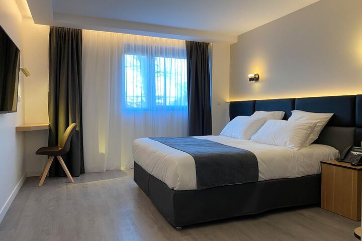 Room 10 of 43