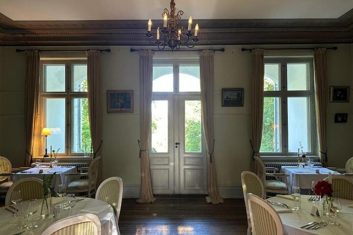 Ballroom/Hall 69 of 77