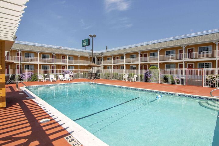 Pools & Facilities