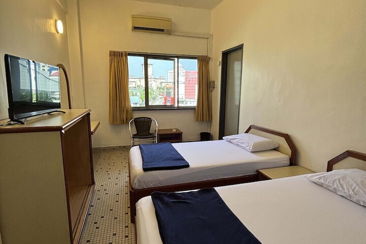 Room 9 of 19