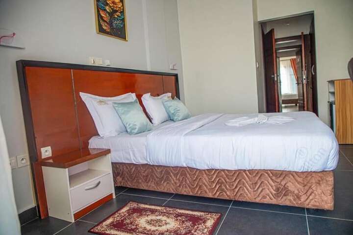 Room 3 of 8