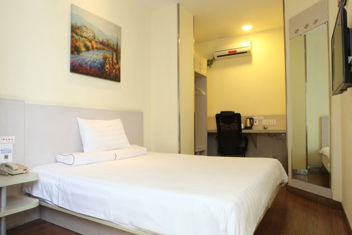 Room 6 of 6