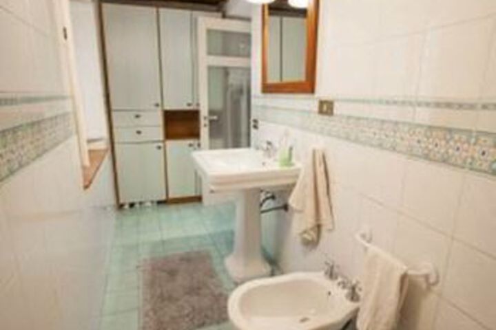 Room 2 of 26