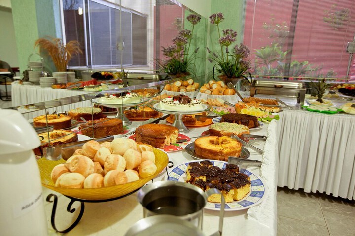 Dining 11 of 12
