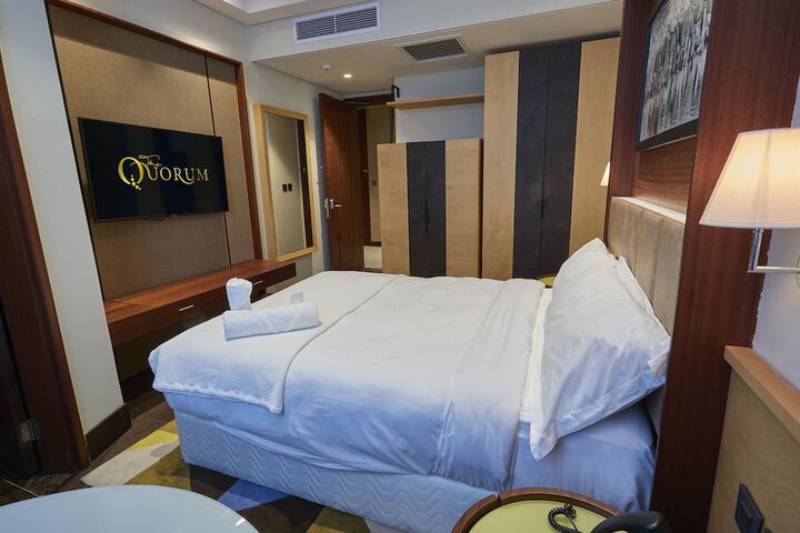 Room 15 of 103