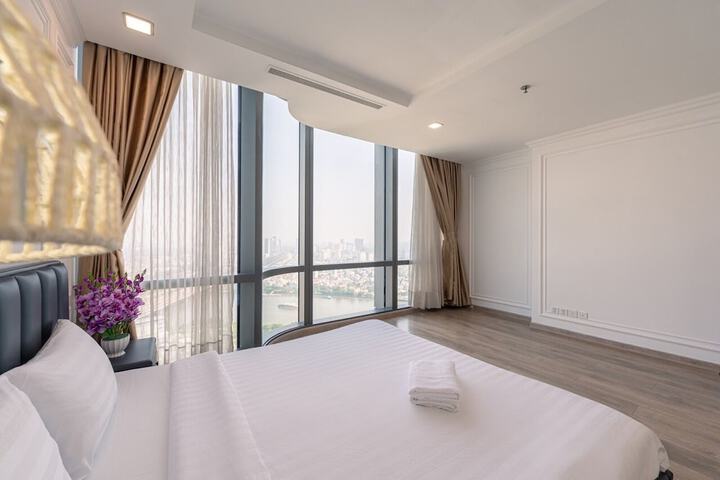 Room 74 of 243
