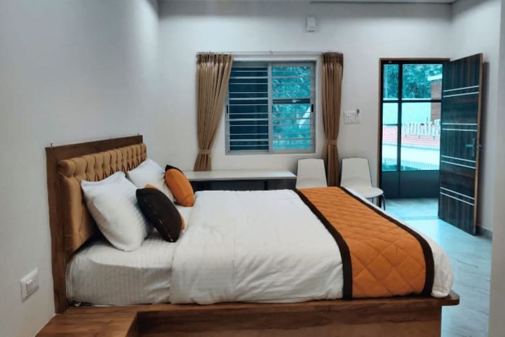Room 2 of 9