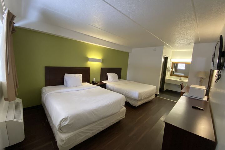1 Queen Bed (9 of 9)
