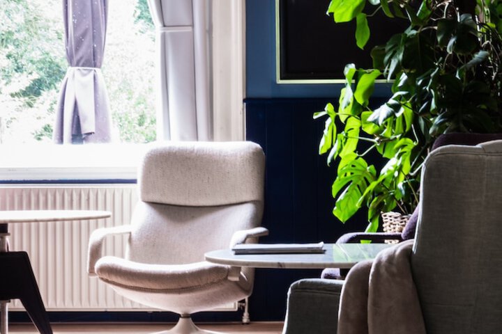 Lounge 64 of 81