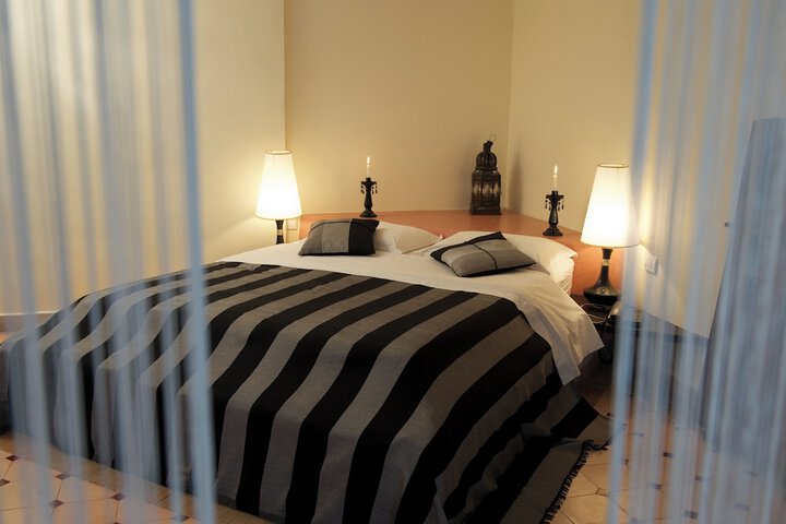 Room 2 of 76