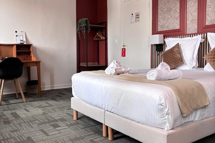 Room 6 of 17