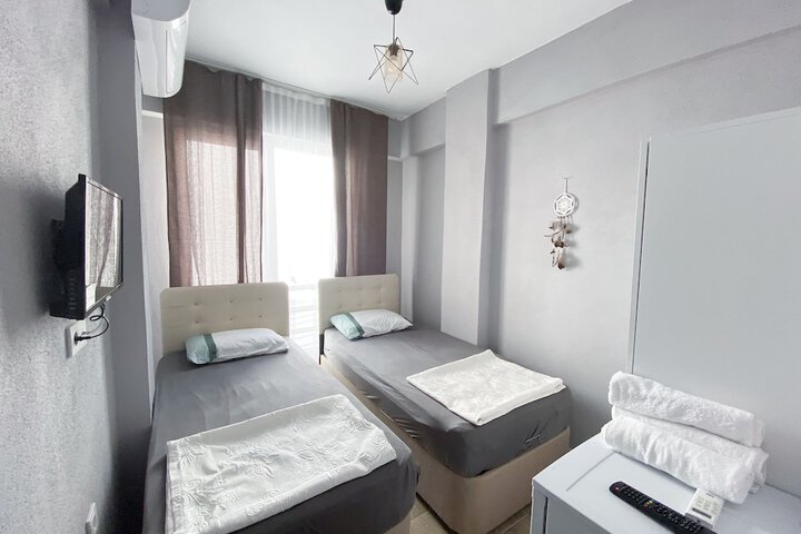 Room 12 of 25