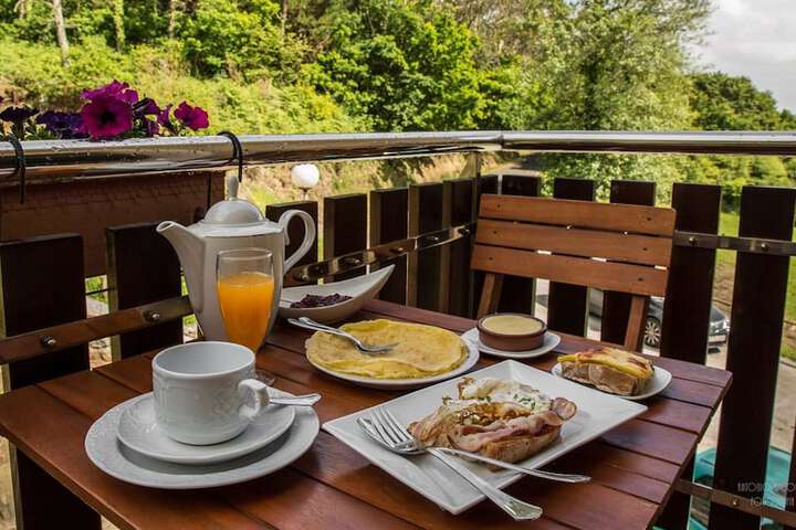 Breakfast/Coffee Service 19 of 42