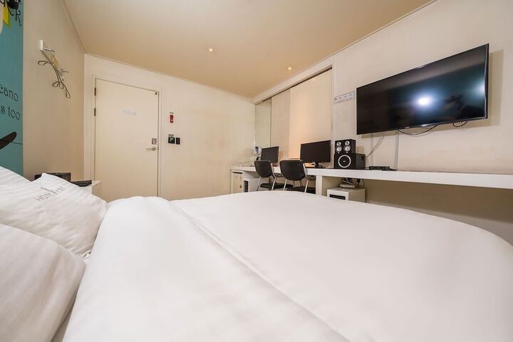Room 16 of 30