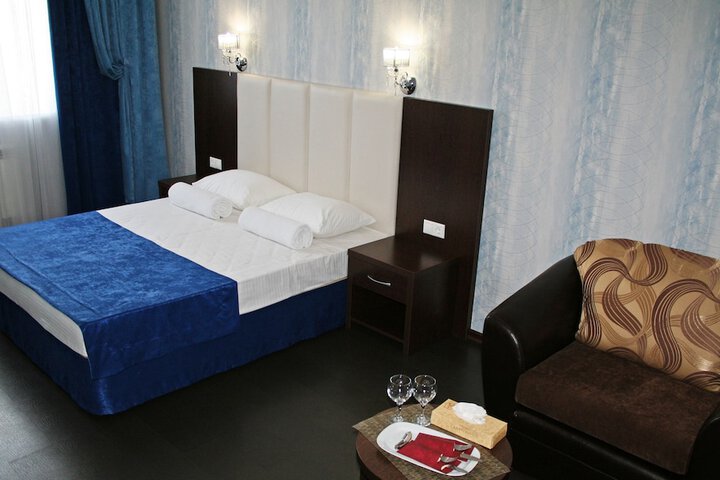 Room 10 of 72
