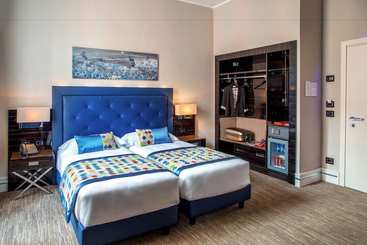 Room 8 of 33