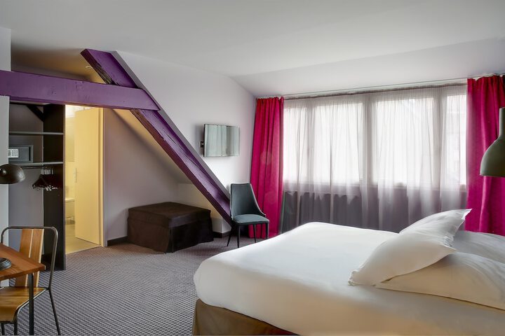 Room 12 of 80