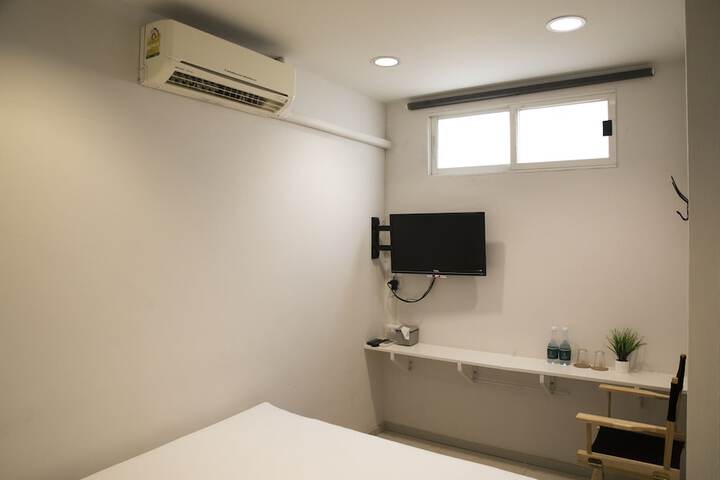 Room 34 of 142