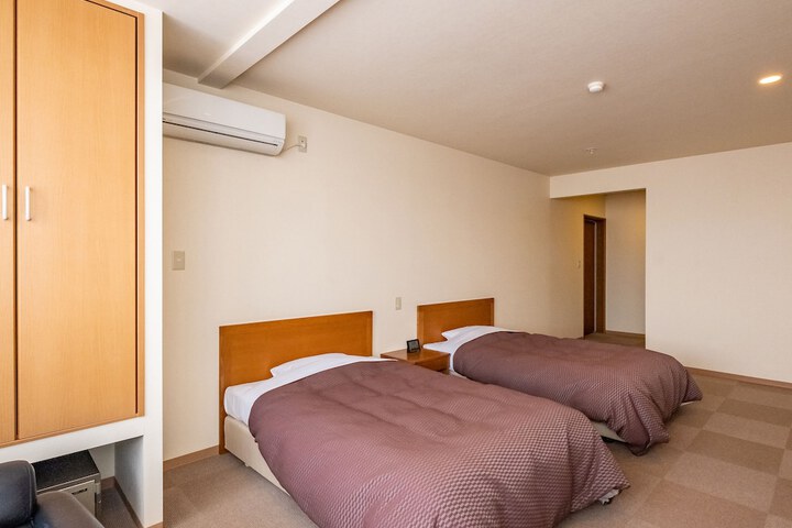 Room 13 of 46