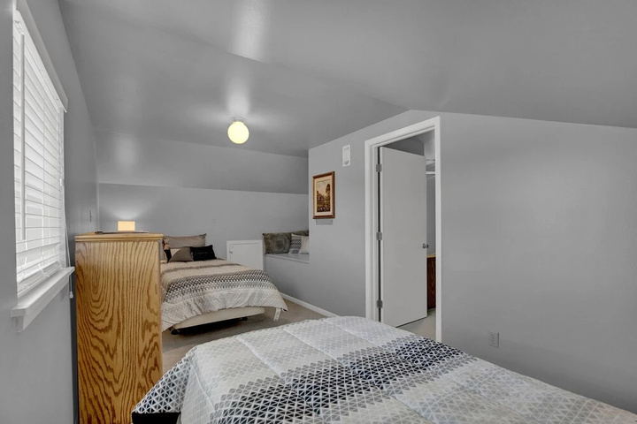 Room 3 of 20