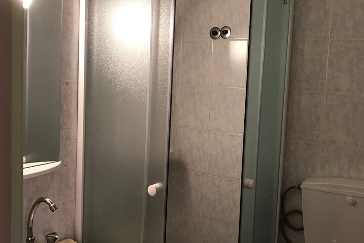 Room 33 of 42