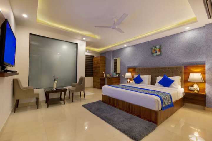 Room 13 of 21