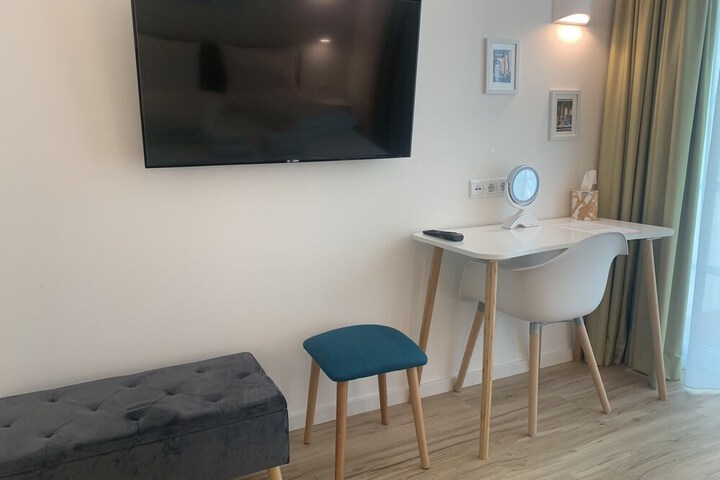 Room 28 of 147