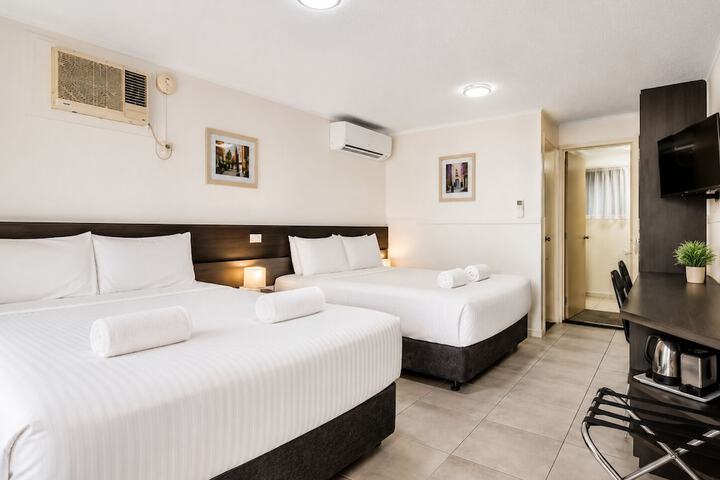 Room 3 of 34