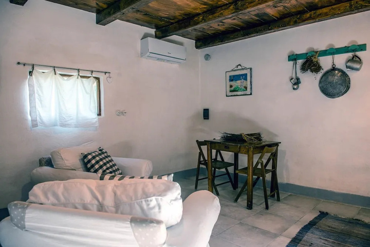 Room 5 of 14