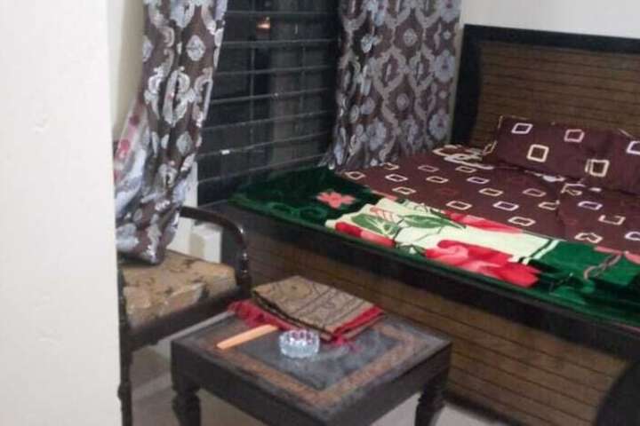 Room 4 of 9