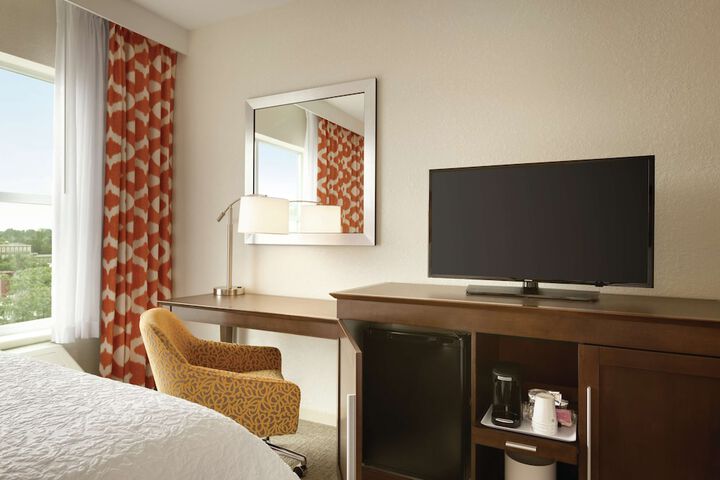 2 Queen Beds Hearing Accessible (1 of 7)