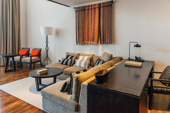 Room 43 of 318