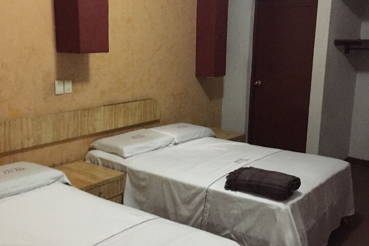 Room 12 of 19