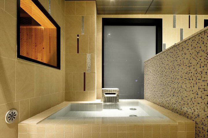 Spa 23 of 56