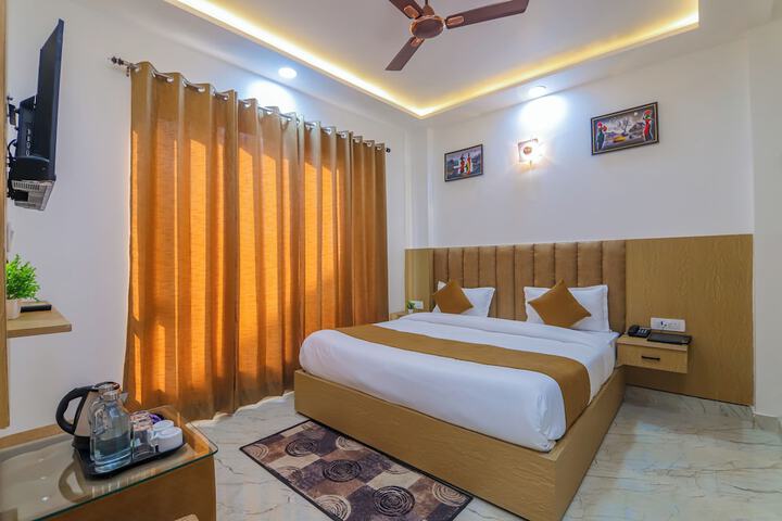 Room 17 of 34