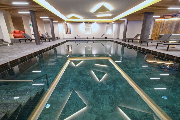 Pools & Facilities