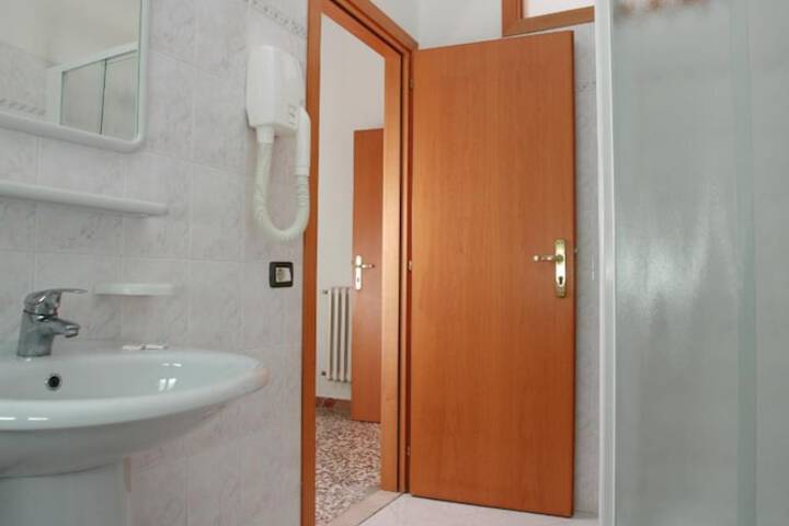Room 30 of 64