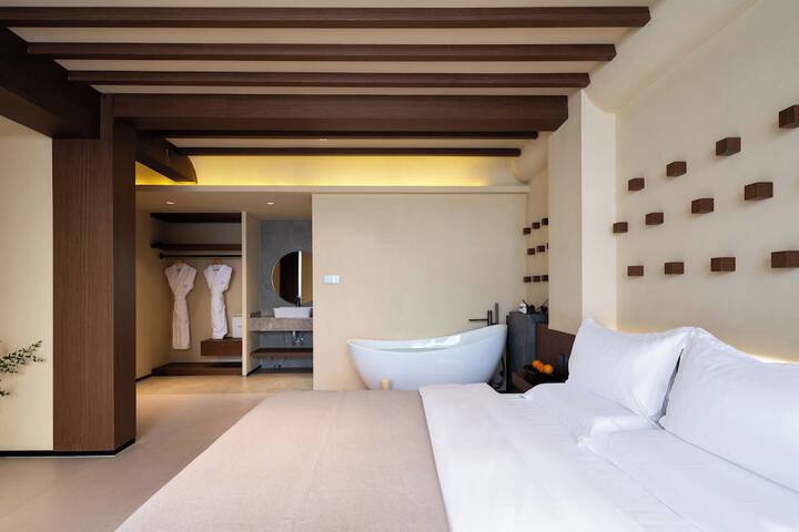 Room 17 of 80