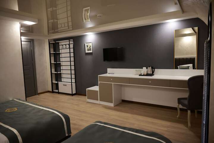 Room 27 of 42