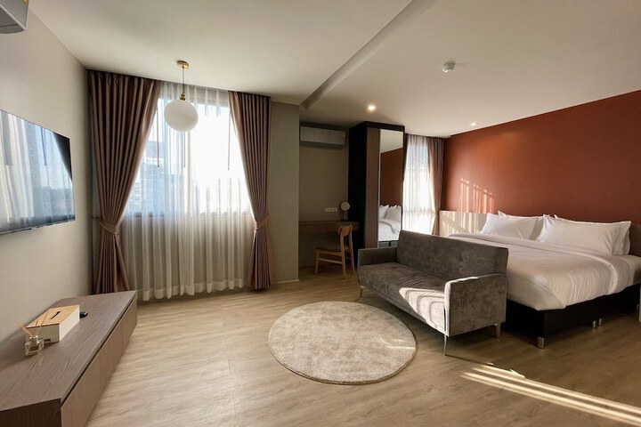 Room 5 of 80