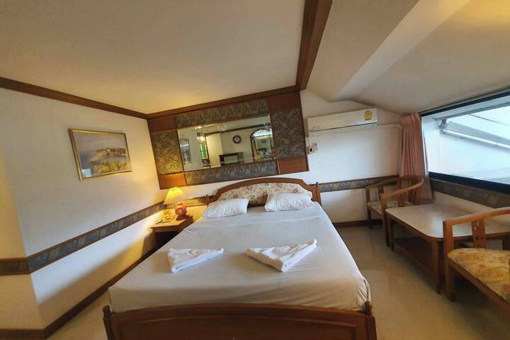 Room 115 of 147