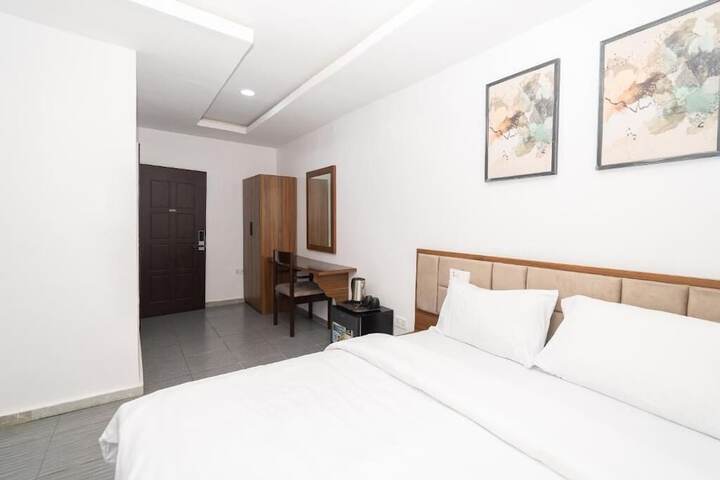 Room 12 of 34